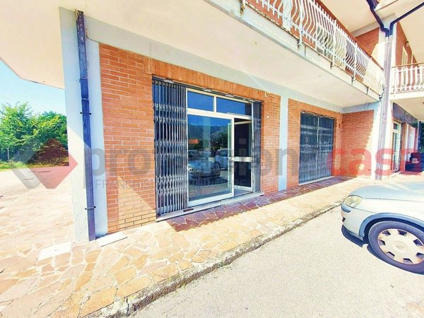 locale commerciale in affitto a Cervaro