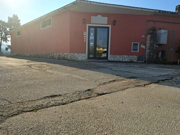 negozio in affitto a Cervaro