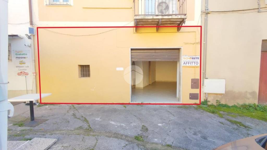 negozio in affitto a Cervaro