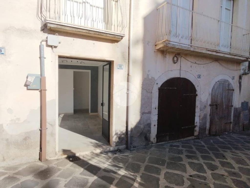 negozio in affitto a Cervaro