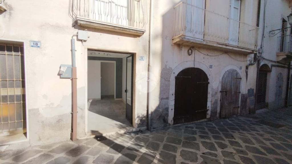 negozio in affitto a Cervaro