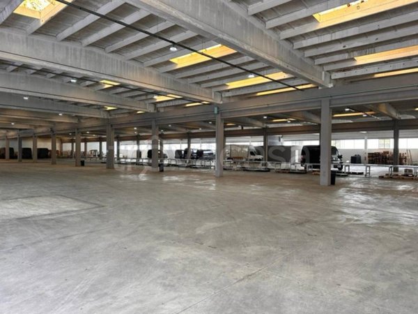 locale commerciale in affitto a Ferentino