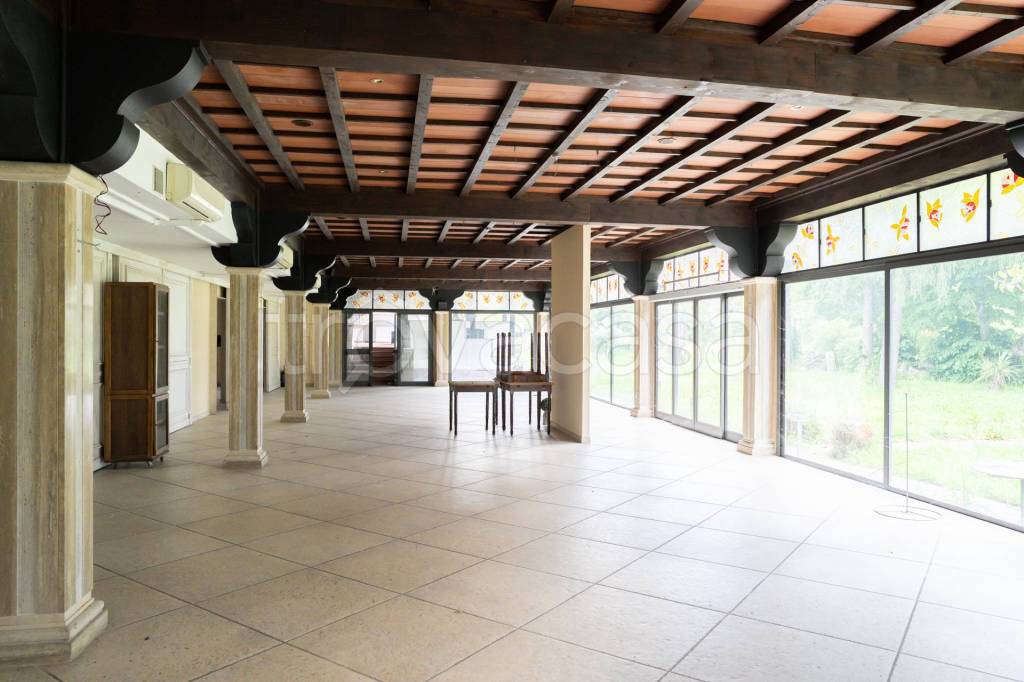 negozio in affitto a Ferentino