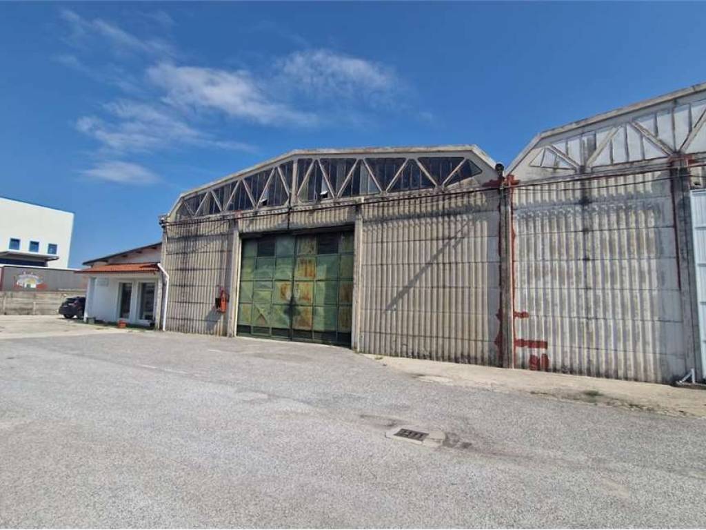 locale commerciale in affitto a Ferentino