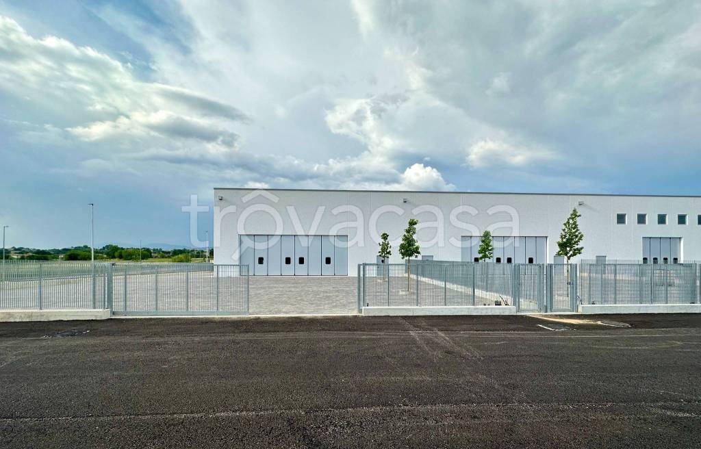 locale commerciale in affitto a Ferentino