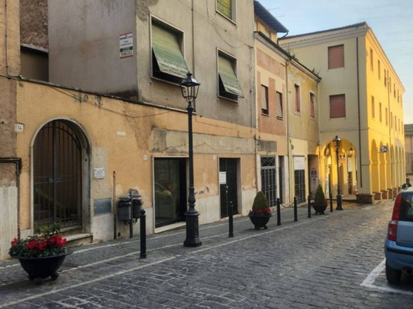 negozio in affitto a Ferentino