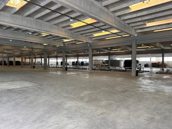 locale commerciale in affitto a Ferentino