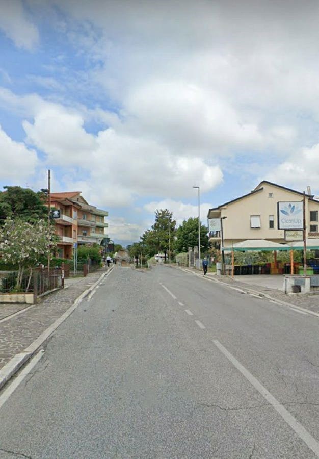 locale commerciale in affitto a Frosinone