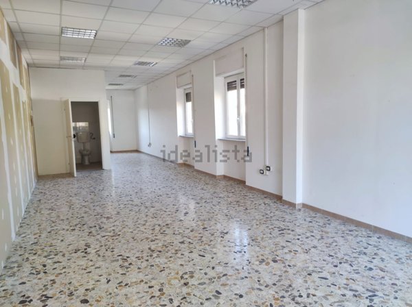 locale commerciale in affitto a Frosinone