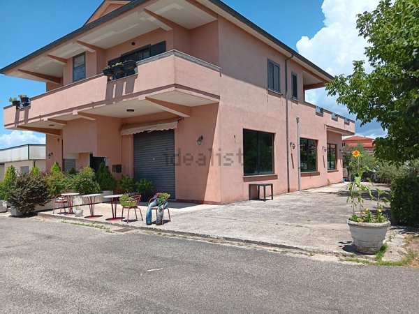 locale commerciale in affitto a Frosinone