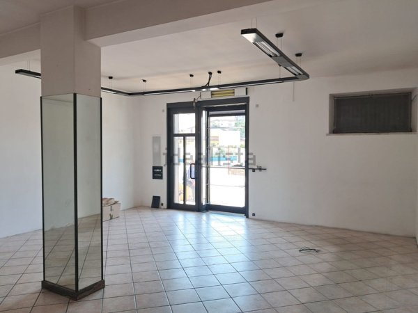 locale commerciale in affitto a Frosinone