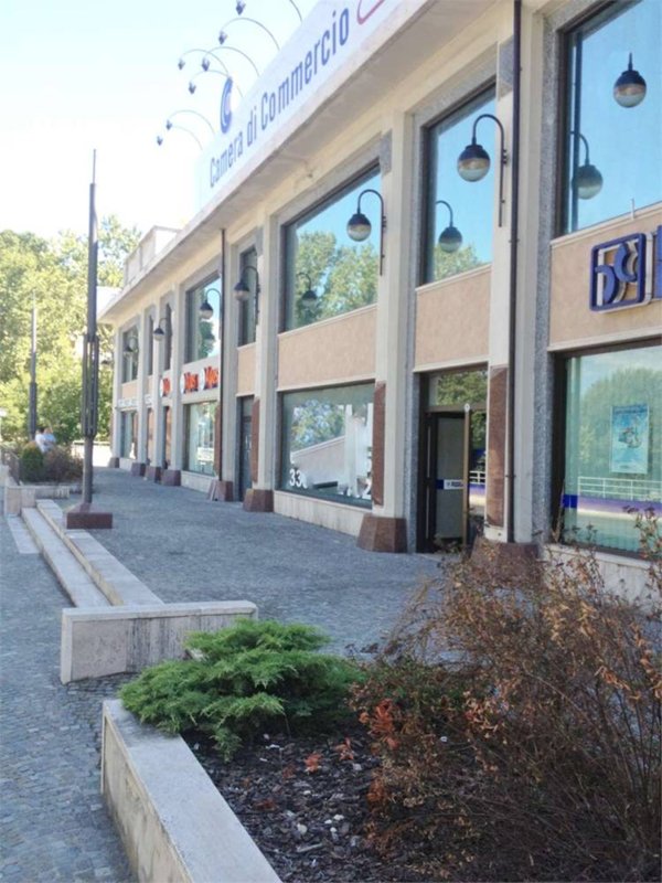 locale commerciale in affitto a Frosinone