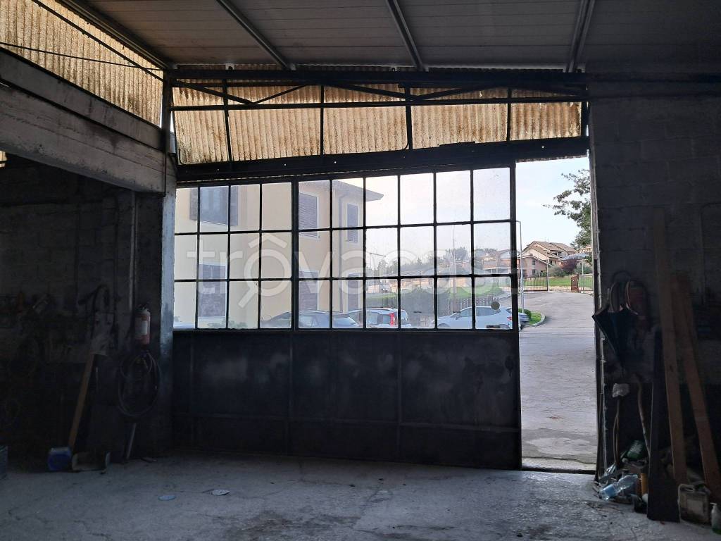 locale commerciale in affitto a Frosinone