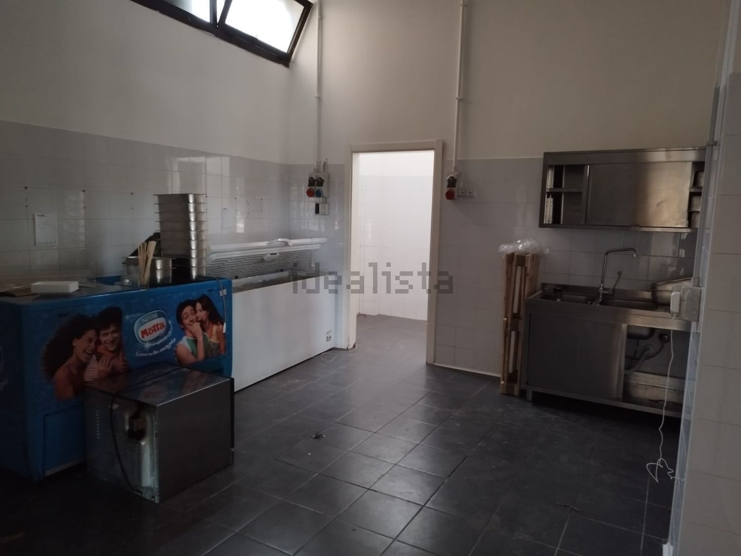 locale commerciale in affitto a Frosinone