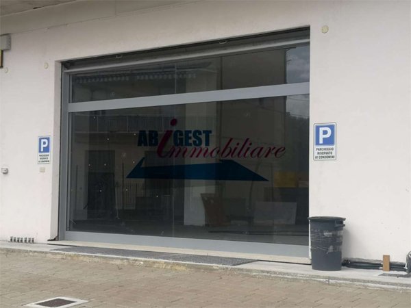 locale commerciale in affitto a Frosinone