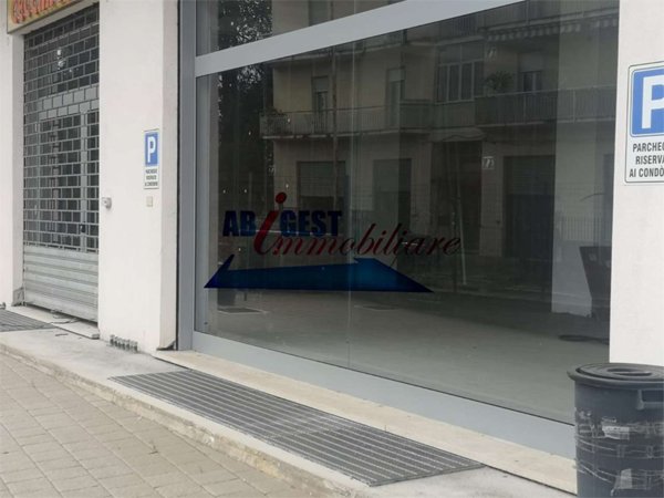 locale commerciale in affitto a Frosinone