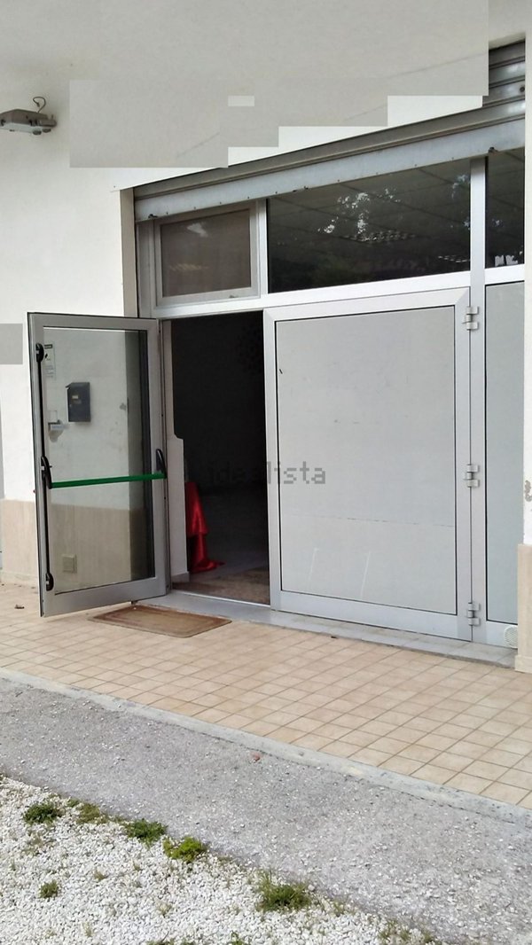 locale commerciale in affitto a Frosinone