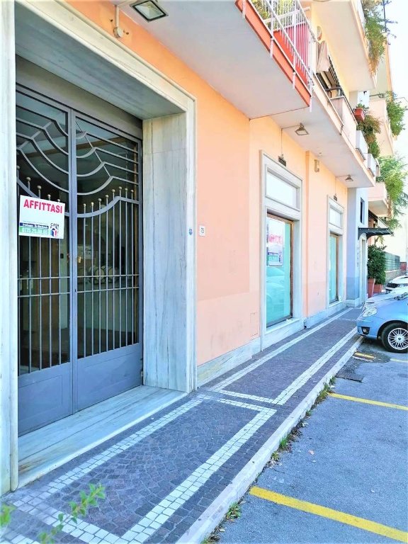 locale commerciale in affitto a Frosinone