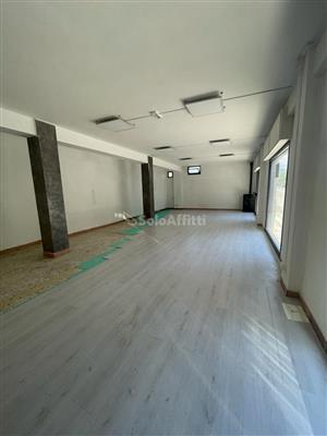 locale commerciale in affitto a Frosinone