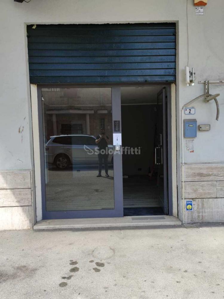 locale commerciale in affitto a Frosinone