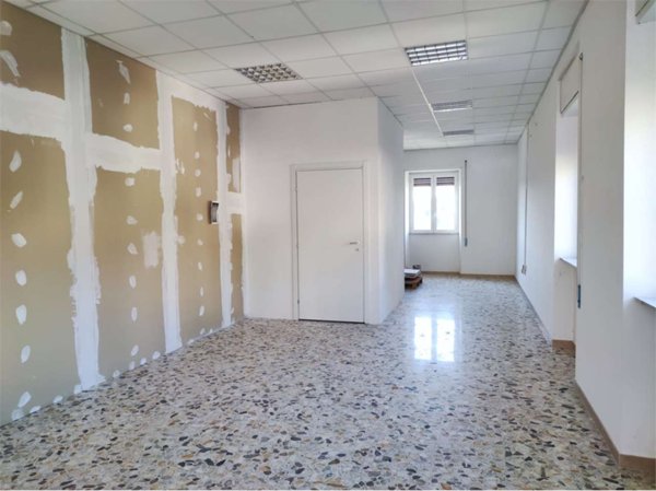 locale commerciale in affitto a Frosinone
