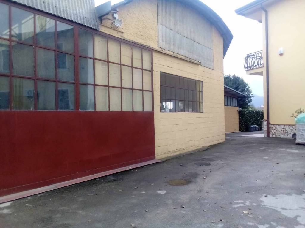 locale commerciale in affitto a Frosinone