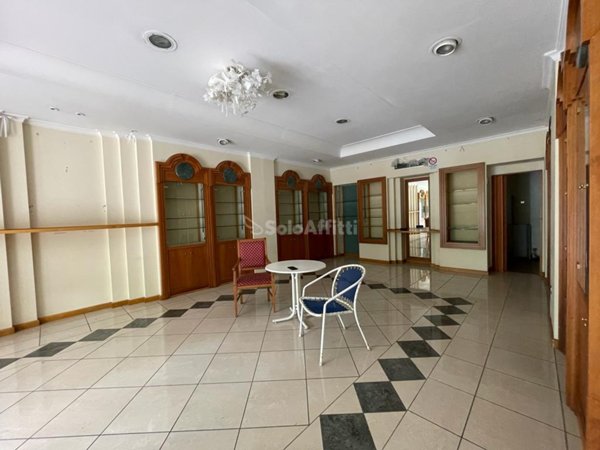 locale commerciale in affitto a Frosinone