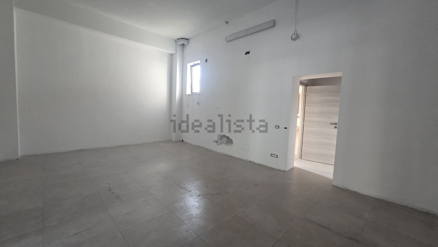locale commerciale in affitto a Frosinone