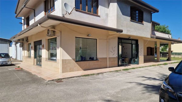locale commerciale in affitto a Frosinone