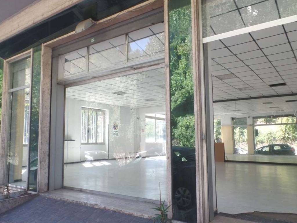 locale commerciale in affitto a Frosinone