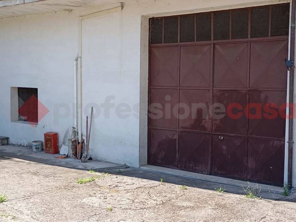 locale commerciale in affitto a Frosinone