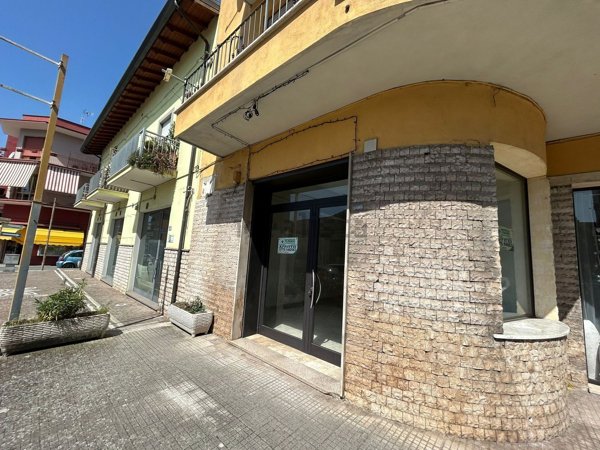 locale commerciale in affitto a Frosinone