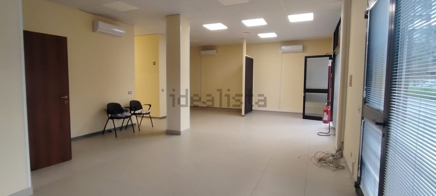 locale commerciale in affitto a Frosinone