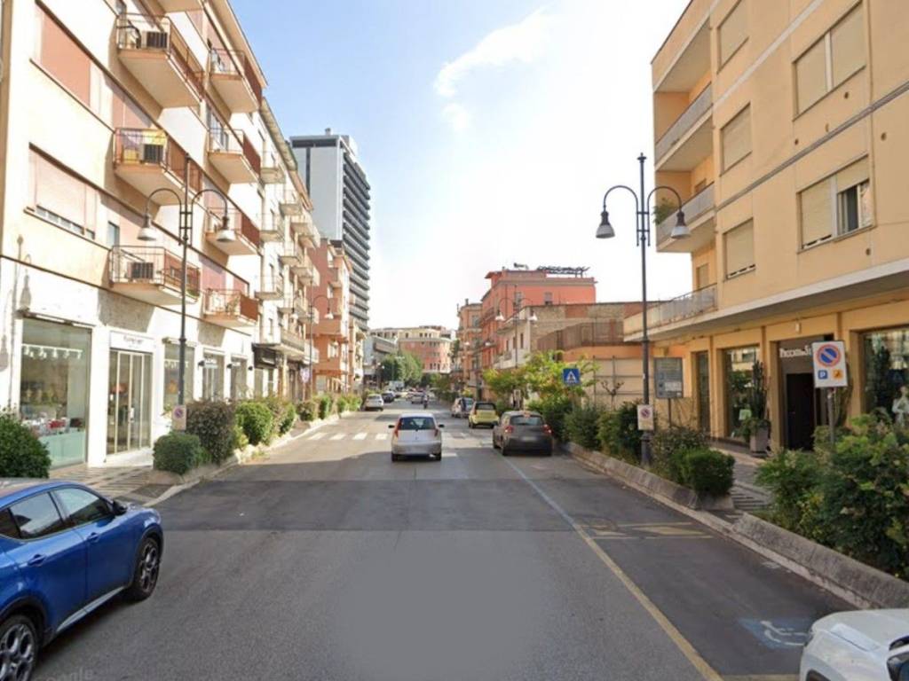 negozio in affitto a Frosinone