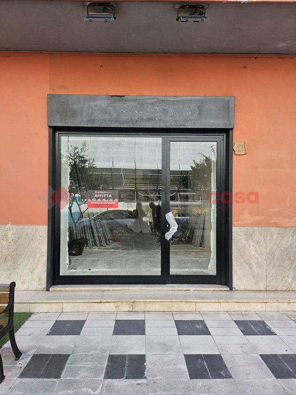 locale commerciale in affitto a Frosinone