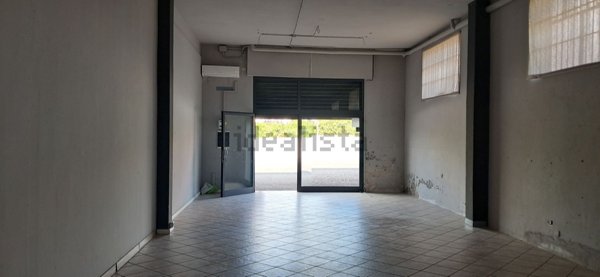 locale commerciale in affitto a Frosinone