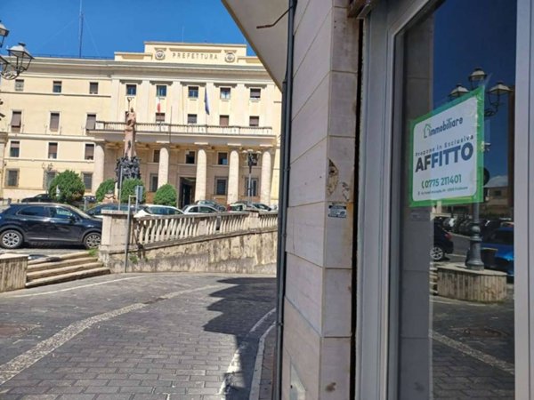 negozio in affitto a Frosinone