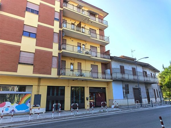 locale commerciale in affitto a Frosinone