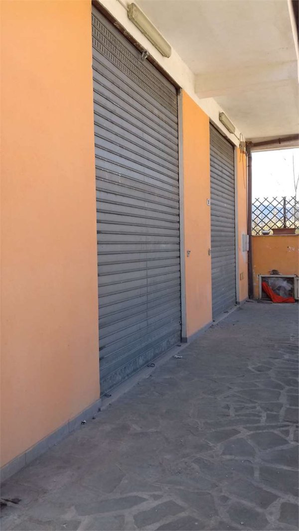 locale commerciale in affitto a Frosinone