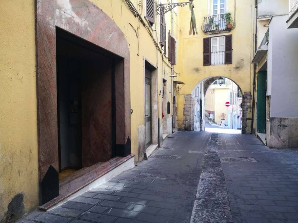 negozio in affitto a Frosinone