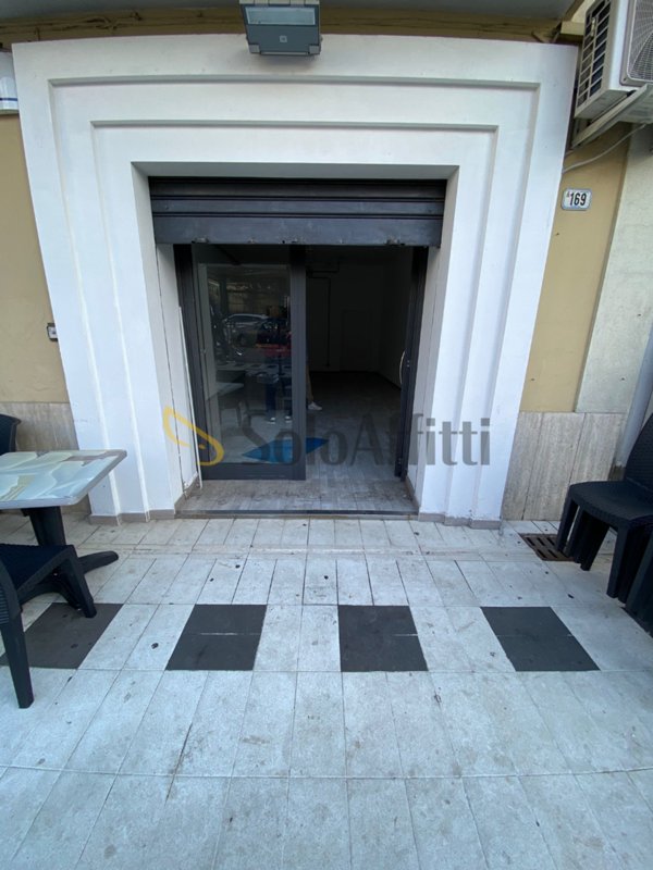 locale commerciale in affitto a Frosinone