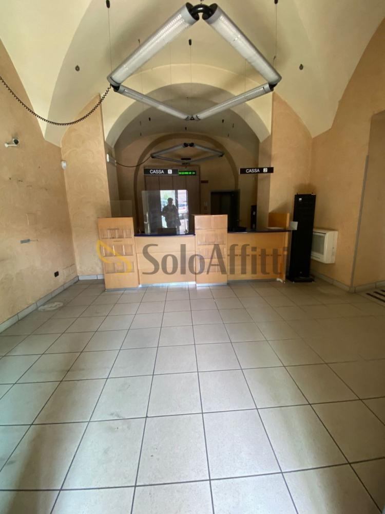 locale commerciale in affitto a Frosinone