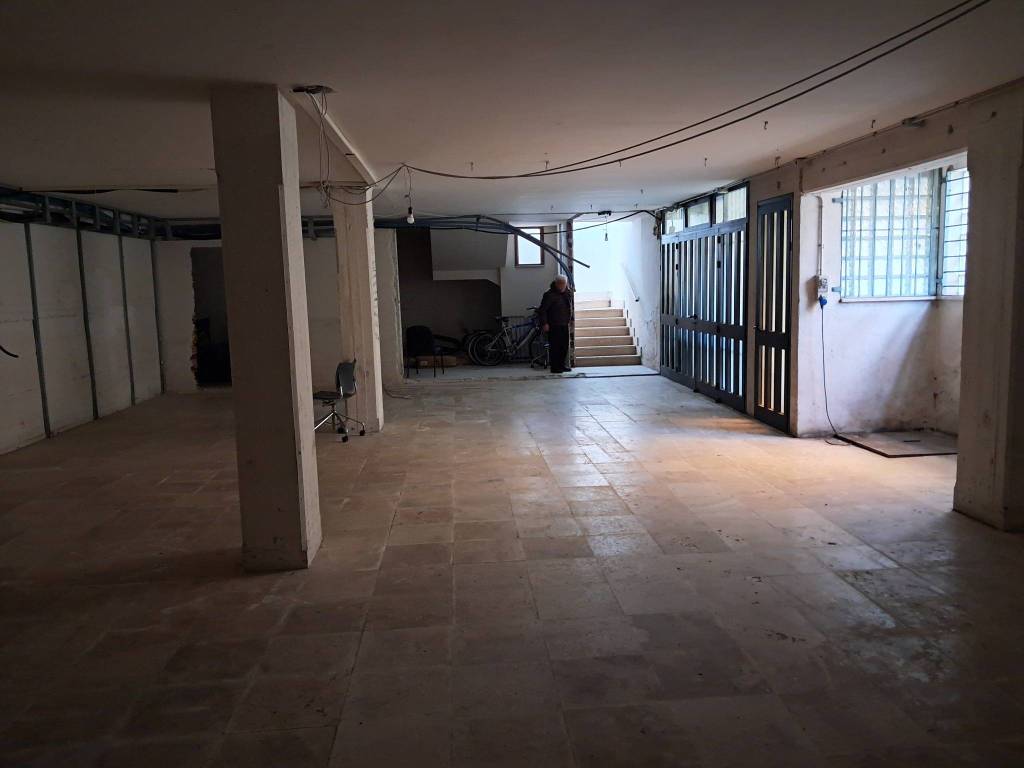 locale commerciale in affitto a Frosinone