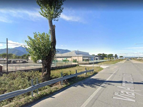 locale commerciale in affitto a Frosinone