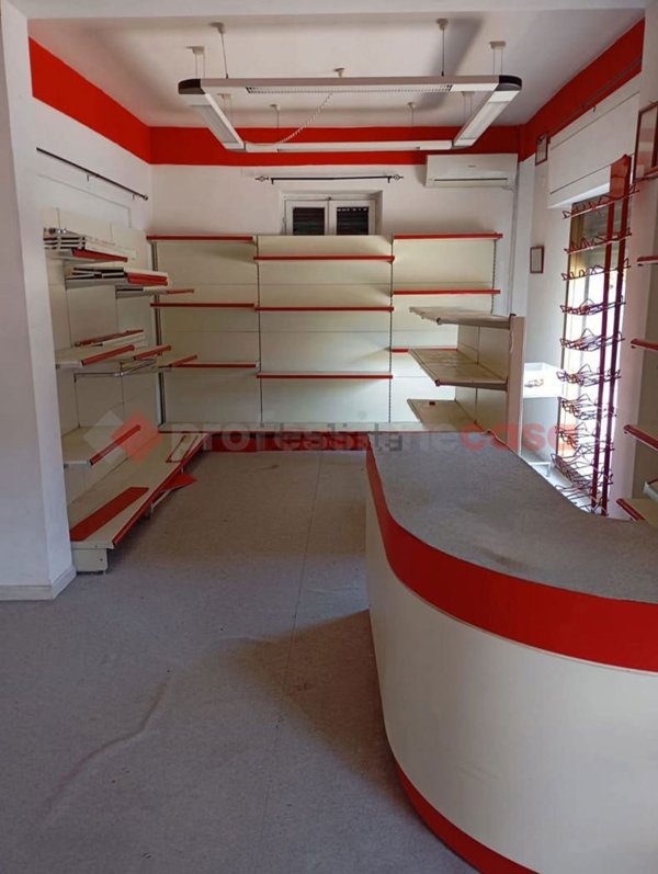 locale commerciale in affitto a Frosinone