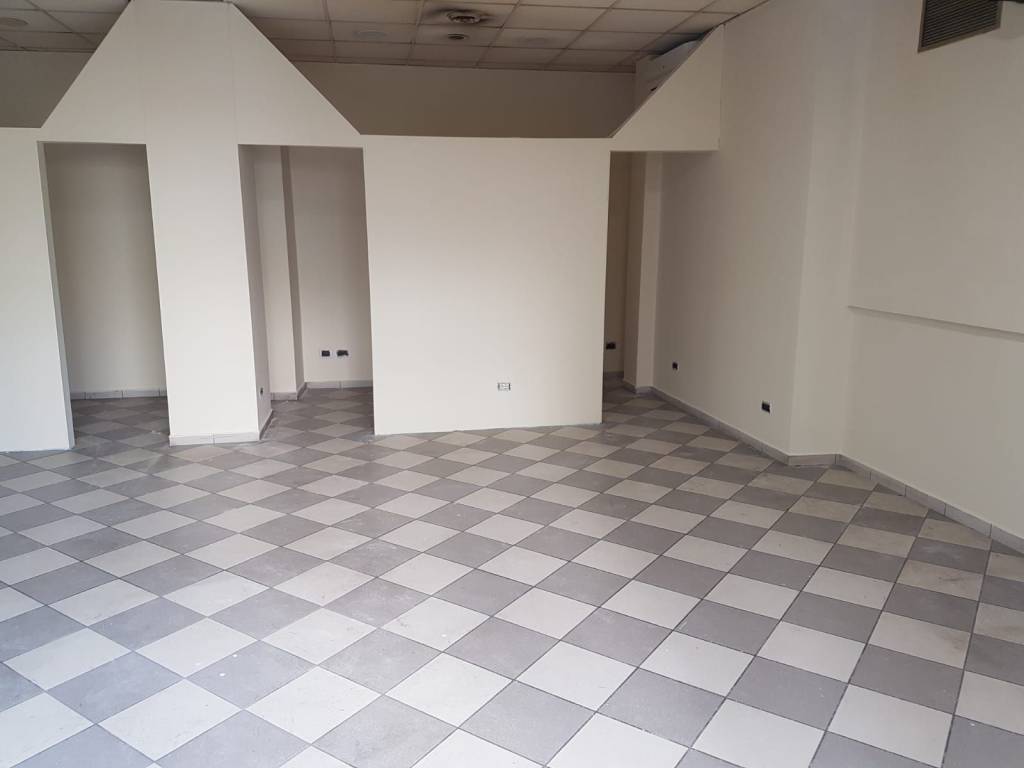 negozio in affitto a Frosinone