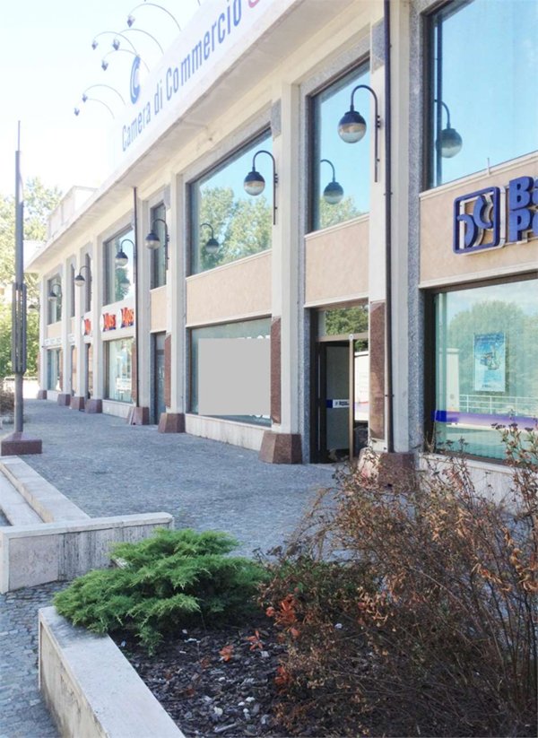 locale commerciale in affitto a Frosinone