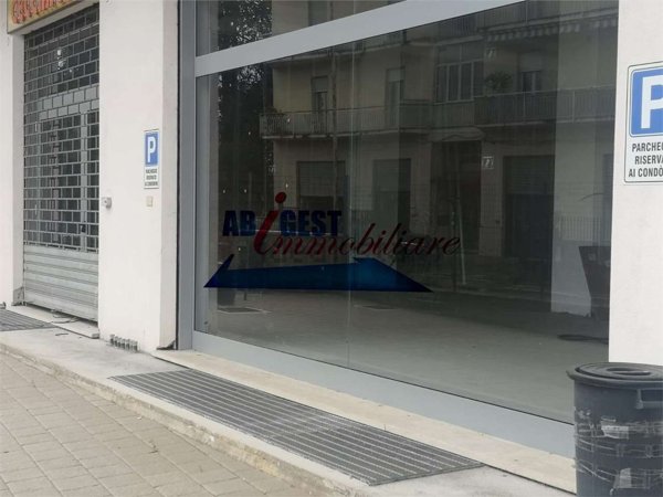 locale commerciale in affitto a Frosinone