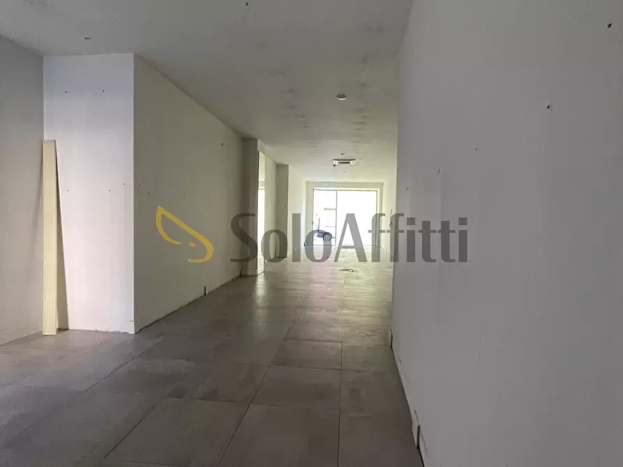 locale commerciale in affitto a Frosinone