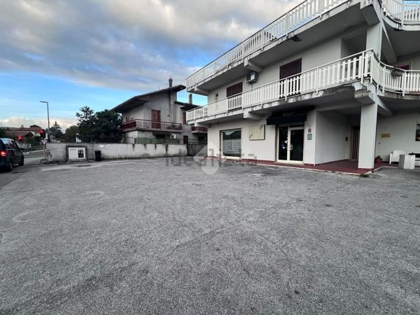 locale commerciale in affitto a Frosinone